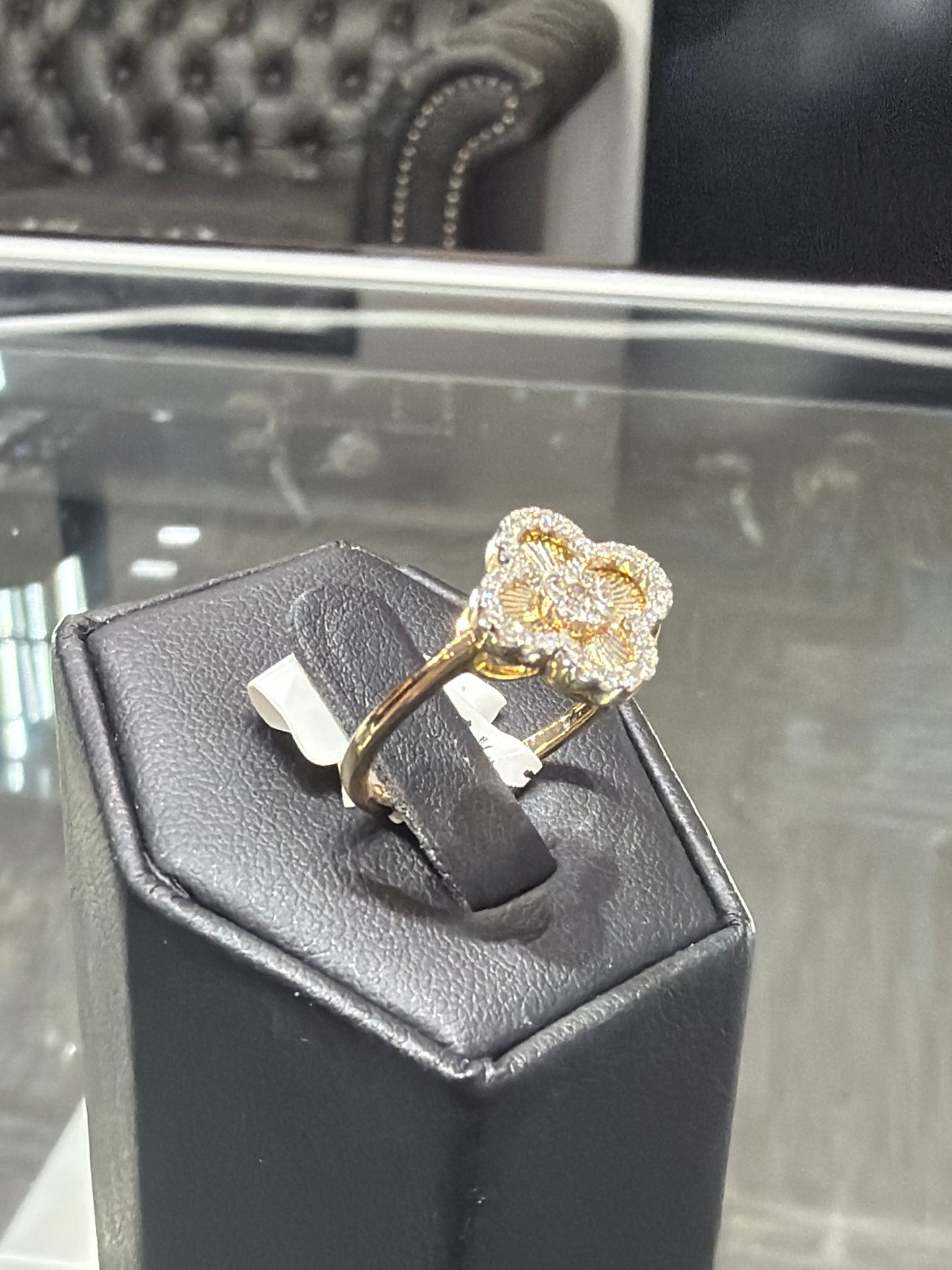 14k gold clover W Natural diamonds