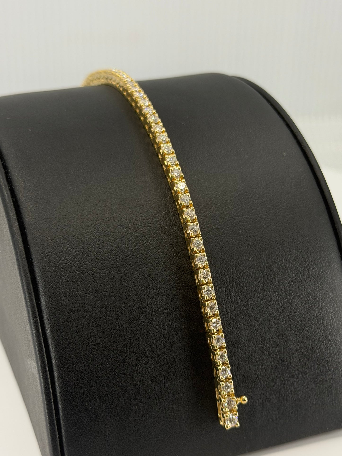 10kt YELLOW GOLD, DIAMOND TENNIS BRACELET