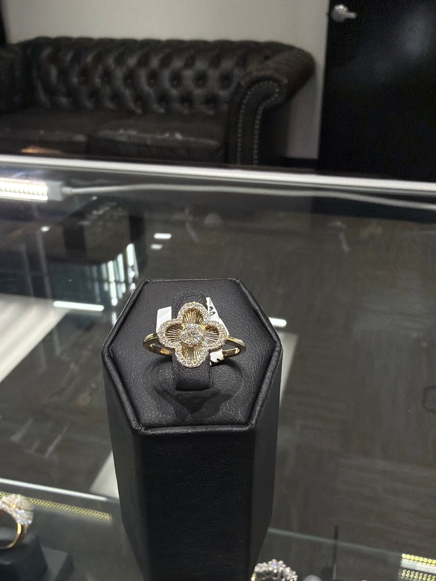 14k gold clover W Natural diamonds