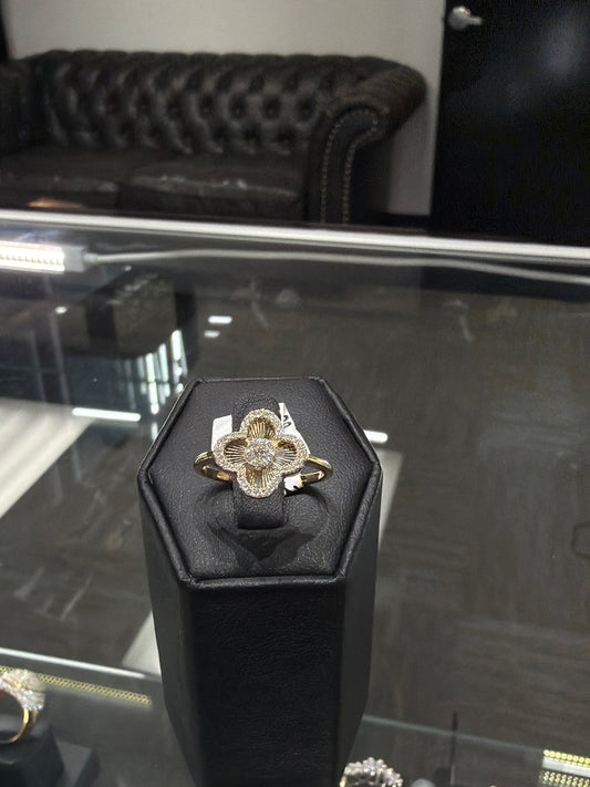 14k gold clover W Natural diamonds