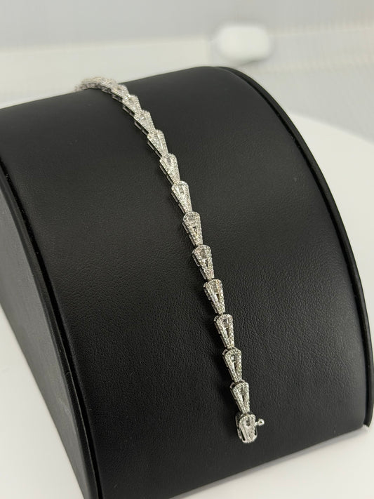 10kt WHITE GOLD DIAMOND BRACELET