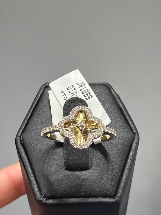 14k Gold Clover Ring W Natural Diamonds